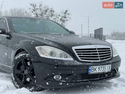 Черный Мерседес С Класс, объемом двигателя 3 л и пробегом 293 тыс. км за 12000 $, фото 1 на Automoto.ua