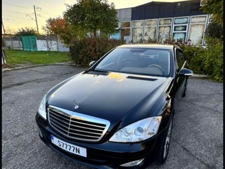 Черный Мерседес С Класс, объемом двигателя 3 л и пробегом 300 тыс. км за 10200 $, фото 1 на Automoto.ua