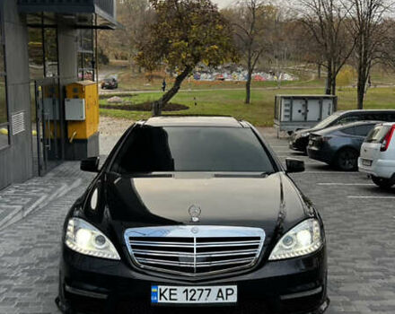 Черный Мерседес С Класс, объемом двигателя 5.5 л и пробегом 305 тыс. км за 14300 $, фото 1 на Automoto.ua