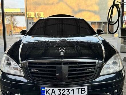 Черный Мерседес С Класс, объемом двигателя 5.5 л и пробегом 389 тыс. км за 8700 $, фото 1 на Automoto.ua