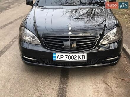 Чорний Мерседес С Клас, об'ємом двигуна 4 л та пробігом 265 тис. км за 16500 $, фото 1 на Automoto.ua