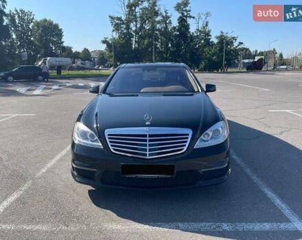 Чорний Мерседес С Клас, об'ємом двигуна 5.5 л та пробігом 111 тис. км за 19500 $, фото 1 на Automoto.ua