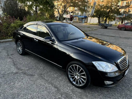 Черный Мерседес С Класс, объемом двигателя 2.99 л и пробегом 300 тыс. км за 10500 $, фото 1 на Automoto.ua