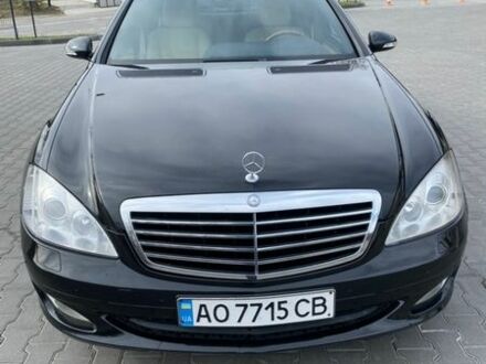 Черный Мерседес С Класс, объемом двигателя 3.2 л и пробегом 380 тыс. км за 11300 $, фото 1 на Automoto.ua
