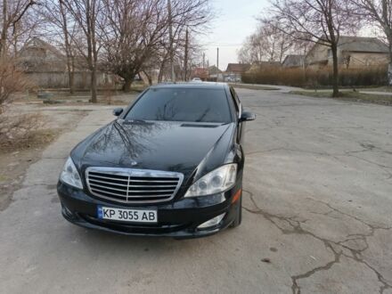 Черный Мерседес С Класс, объемом двигателя 5.5 л и пробегом 240 тыс. км за 8999 $, фото 1 на Automoto.ua
