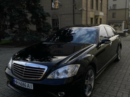 Черный Мерседес С Класс, объемом двигателя 5.5 л и пробегом 303 тыс. км за 10400 $, фото 1 на Automoto.ua