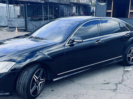 Черный Мерседес С Класс, объемом двигателя 3.5 л и пробегом 190 тыс. км за 10500 $, фото 1 на Automoto.ua