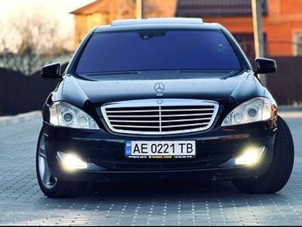 Черный Мерседес С Класс, объемом двигателя 5.5 л и пробегом 250 тыс. км за 13500 $, фото 1 на Automoto.ua