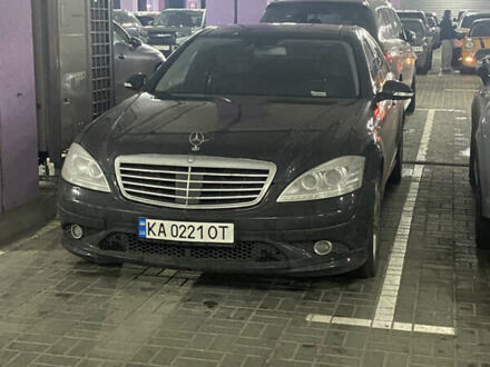 Черный Мерседес С Класс, объемом двигателя 5.46 л и пробегом 380 тыс. км за 12300 $, фото 1 на Automoto.ua