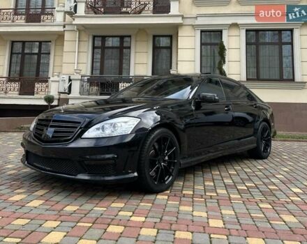 Черный Мерседес С Класс, объемом двигателя 5.5 л и пробегом 260 тыс. км за 13000 $, фото 1 на Automoto.ua