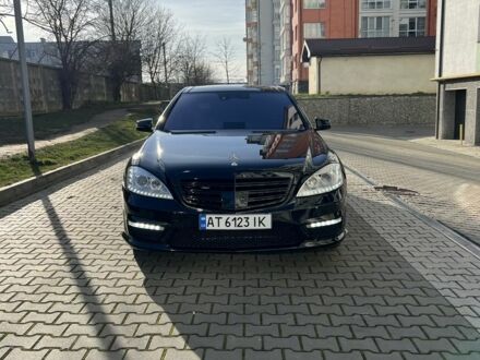 Чорний Мерседес С Клас, об'ємом двигуна 5.5 л та пробігом 335 тис. км за 14000 $, фото 1 на Automoto.ua