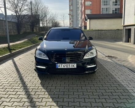 Черный Мерседес С Класс, объемом двигателя 5.5 л и пробегом 335 тыс. км за 14000 $, фото 1 на Automoto.ua