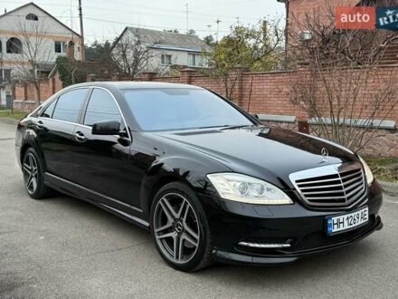 Черный Мерседес С Класс, объемом двигателя 5.5 л и пробегом 243 тыс. км за 12999 $, фото 1 на Automoto.ua