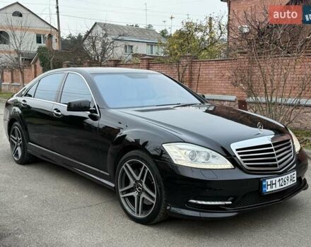 Черный Мерседес С Класс, объемом двигателя 5.5 л и пробегом 243 тыс. км за 12999 $, фото 1 на Automoto.ua