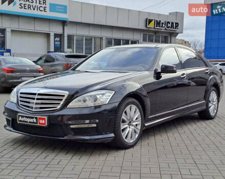 Черный Мерседес С Класс, объемом двигателя 5.5 л и пробегом 261 тыс. км за 10490 $, фото 1 на Automoto.ua