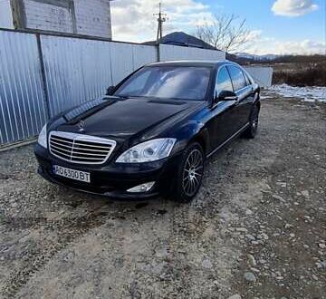 Черный Мерседес С Класс, объемом двигателя 3.5 л и пробегом 300 тыс. км за 12500 $, фото 1 на Automoto.ua