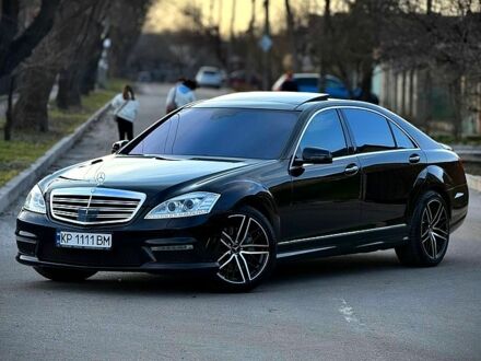 Черный Мерседес С Класс, объемом двигателя 5.5 л и пробегом 192 тыс. км за 16500 $, фото 1 на Automoto.ua