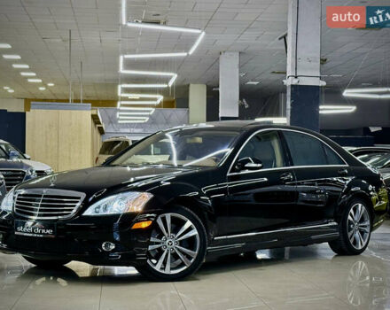 Черный Мерседес С Класс, объемом двигателя 5.5 л и пробегом 198 тыс. км за 14399 $, фото 1 на Automoto.ua
