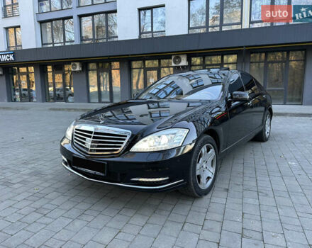 Черный Мерседес С Класс, объемом двигателя 5.5 л и пробегом 399 тыс. км за 13500 $, фото 1 на Automoto.ua