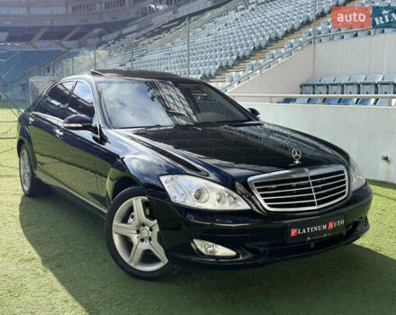 Чорний Мерседес С Клас, об'ємом двигуна 5.5 л та пробігом 288 тис. км за 10500 $, фото 1 на Automoto.ua