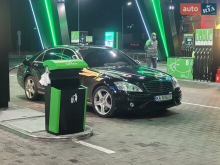 Черный Мерседес С Класс, объемом двигателя 5.5 л и пробегом 138 тыс. км за 18000 $, фото 1 на Automoto.ua