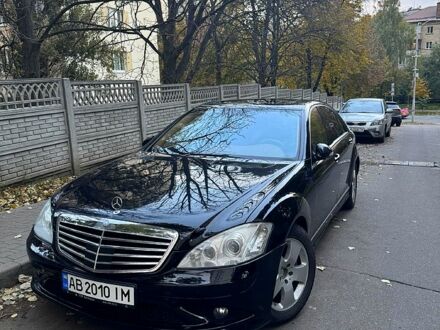 Черный Мерседес С Класс, объемом двигателя 5.4 л и пробегом 208 тыс. км за 17500 $, фото 1 на Automoto.ua
