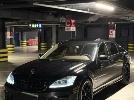 Черный Мерседес С Класс, объемом двигателя 5.5 л и пробегом 290 тыс. км за 12999 $, фото 1 на Automoto.ua