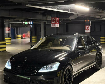 Чорний Мерседес С Клас, об'ємом двигуна 5.5 л та пробігом 290 тис. км за 12999 $, фото 1 на Automoto.ua