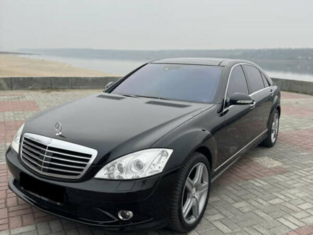 Черный Мерседес С Класс, объемом двигателя 5.5 л и пробегом 182 тыс. км за 17999 $, фото 1 на Automoto.ua