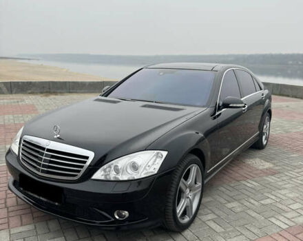 Черный Мерседес С Класс, объемом двигателя 5.5 л и пробегом 182 тыс. км за 17999 $, фото 1 на Automoto.ua