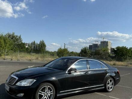 Мерседес С Класс 2008 в Киеве на Automoto.ua Черный Мерседес С Класс, объемом двигателя 5.5 л и пробегом 270 тыс. км за 8500 $, фото 1 на Automoto.ua