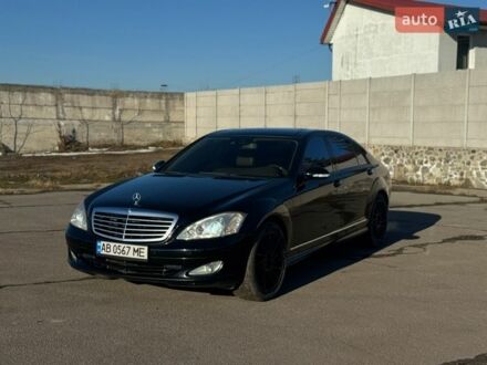 Черный Мерседес С Класс, объемом двигателя 5.5 л и пробегом 240 тыс. км за 9900 $, фото 1 на Automoto.ua