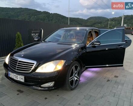 Черный Мерседес С Класс, объемом двигателя 5.5 л и пробегом 341 тыс. км за 8000 $, фото 1 на Automoto.ua
