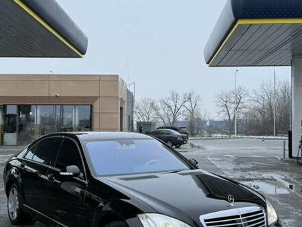 Черный Мерседес С Класс, объемом двигателя 5.5 л и пробегом 290 тыс. км за 11999 $, фото 1 на Automoto.ua