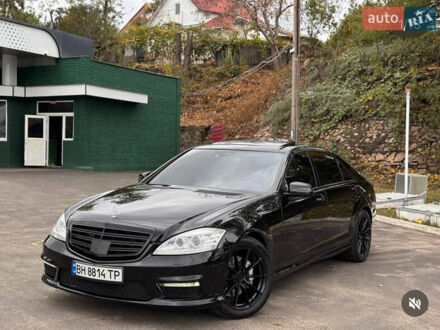 Черный Мерседес С Класс, объемом двигателя 5.46 л и пробегом 258 тыс. км за 15000 $, фото 1 на Automoto.ua