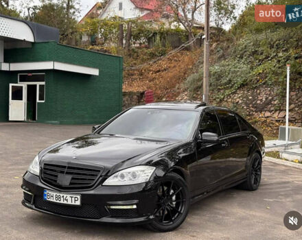 Чорний Мерседес С Клас, об'ємом двигуна 5.46 л та пробігом 258 тис. км за 15000 $, фото 1 на Automoto.ua