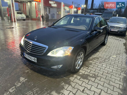 Черный Мерседес С Класс, объемом двигателя 3 л и пробегом 296 тыс. км за 12500 $, фото 1 на Automoto.ua