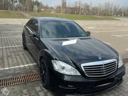 Черный Мерседес С Класс, объемом двигателя 5.5 л и пробегом 211 тыс. км за 12400 $, фото 1 на Automoto.ua