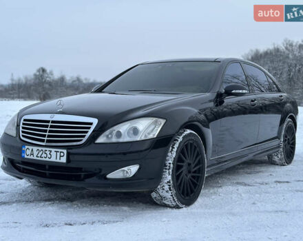Черный Мерседес С Класс, объемом двигателя 5.5 л и пробегом 248 тыс. км за 9600 $, фото 1 на Automoto.ua