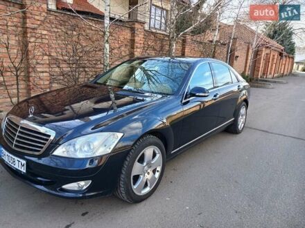 Черный Мерседес С Класс, объемом двигателя 5.46 л и пробегом 255 тыс. км за 12500 $, фото 1 на Automoto.ua