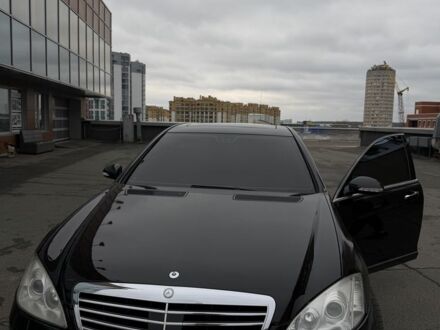 Черный Мерседес С Класс, объемом двигателя 4 л и пробегом 224 тыс. км за 6500 $, фото 1 на Automoto.ua