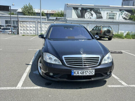 Чорний Мерседес С Клас, об'ємом двигуна 5.5 л та пробігом 270 тис. км за 13000 $, фото 1 на Automoto.ua