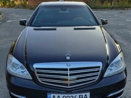 Черный Мерседес С Класс, объемом двигателя 5.51 л и пробегом 117 тыс. км за 27000 $, фото 1 на Automoto.ua