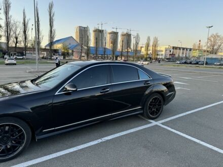 Черный Мерседес С Класс, объемом двигателя 0.55 л и пробегом 192 тыс. км за 11800 $, фото 1 на Automoto.ua