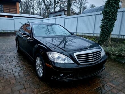 Черный Мерседес С Класс, объемом двигателя 5.5 л и пробегом 330 тыс. км за 10000 $, фото 1 на Automoto.ua