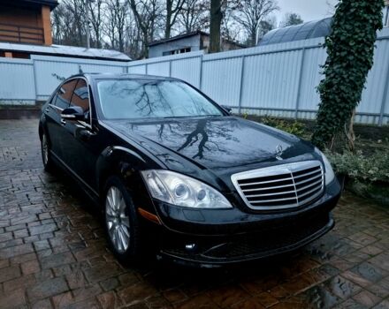 Черный Мерседес С Класс, объемом двигателя 5.5 л и пробегом 330 тыс. км за 10000 $, фото 1 на Automoto.ua