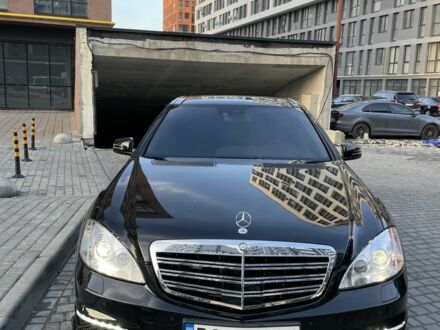 Мерседес С Класс 2008 в Львове на Automoto.ua Черный Мерседес С Класс, объемом двигателя 5.5 л и пробегом 520 тыс. км за 10000 $, фото 1 на Automoto.ua