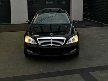 Черный Мерседес С Класс, объемом двигателя 3 л и пробегом 293 тыс. км за 9999 $, фото 1 на Automoto.ua