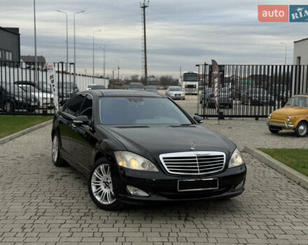 Черный Мерседес С Класс, объемом двигателя 5.5 л и пробегом 340 тыс. км за 8500 $, фото 1 на Automoto.ua