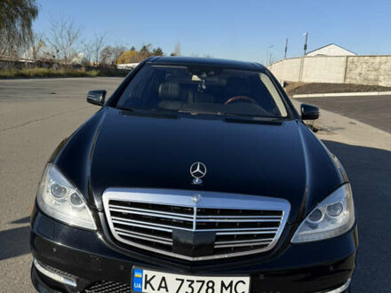 Черный Мерседес С Класс, объемом двигателя 5.46 л и пробегом 300 тыс. км за 15200 $, фото 1 на Automoto.ua